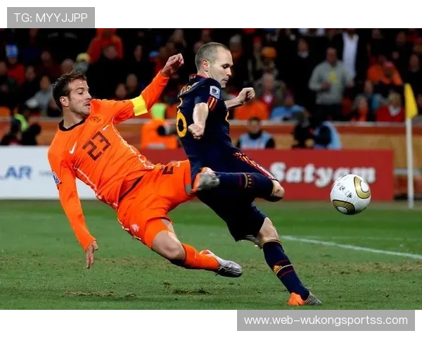 伊涅斯塔与萨维奥拉在中场组织上出现分散结构差异