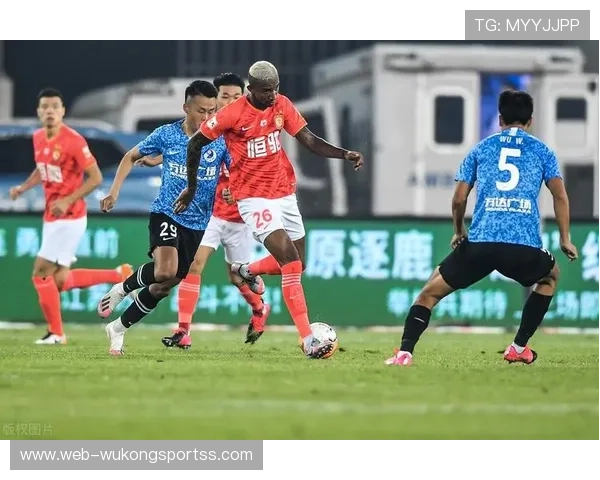 伊萨克与沃特金斯对比：全能中锋与禁区终结者的进攻效率差异分析