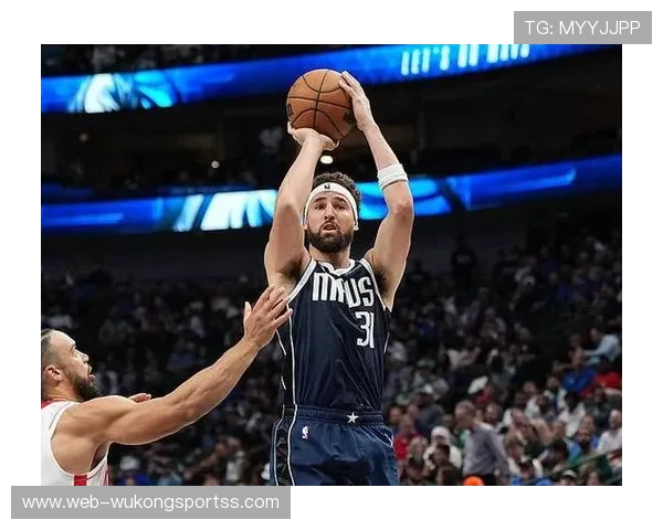 克莱·汤普森三分高效砍分拉开与库里无球表现差距