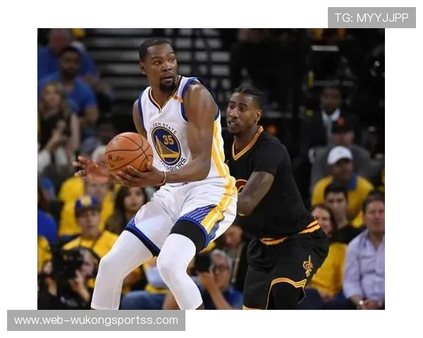 特雷·杨突破频繁拉开队友投篮空间提升进攻效率